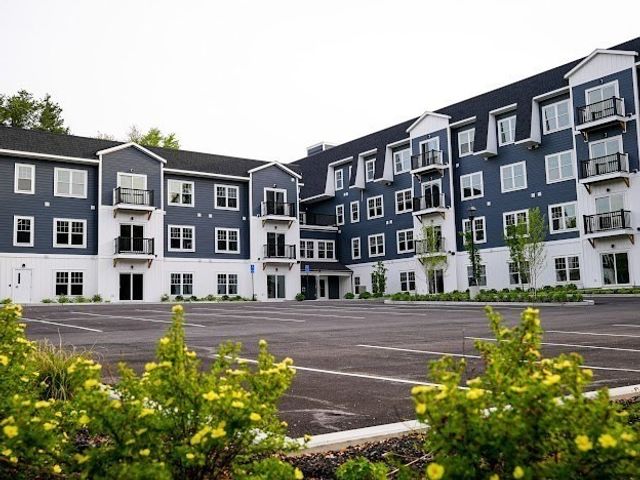 485 Blue Hills Parkway 16, Milton, MA 02186