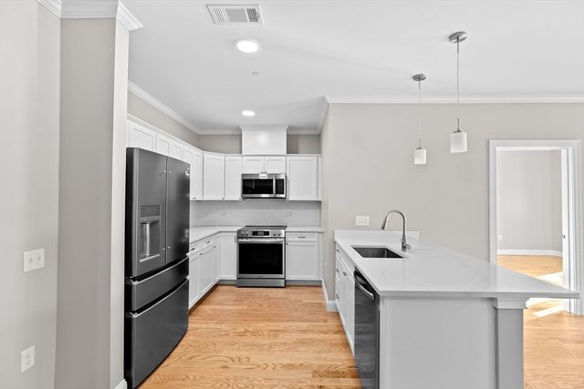 485 Blue Hills Parkway 16, Milton, MA 02186