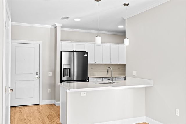 485 Blue Hills Parkway 16, Milton, MA 02186
