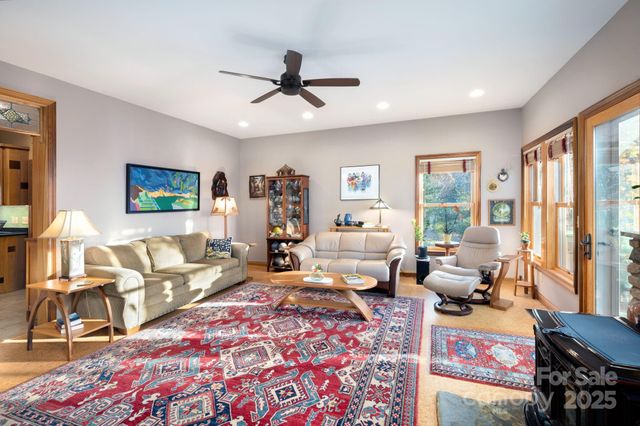 105 Avondale Heights Road, Asheville, NC 28803