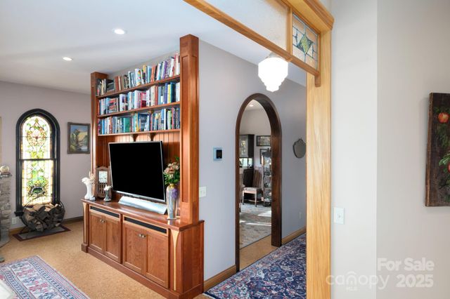 105 Avondale Heights Road, Asheville, NC 28803