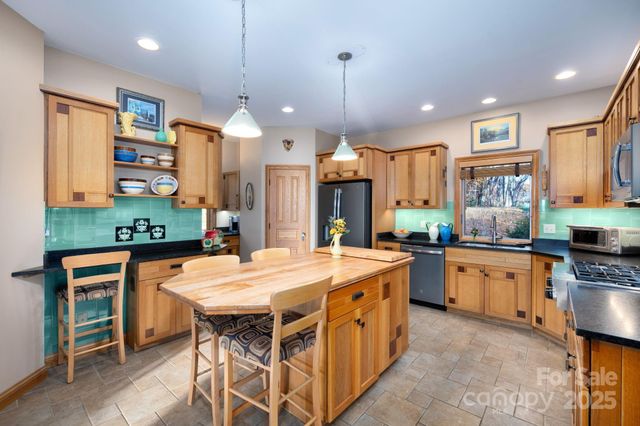 105 Avondale Heights Road, Asheville, NC 28803