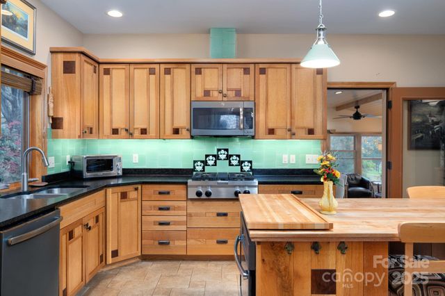 105 Avondale Heights Road, Asheville, NC 28803