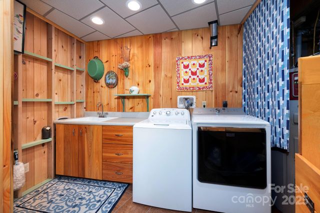 105 Avondale Heights Road, Asheville, NC 28803