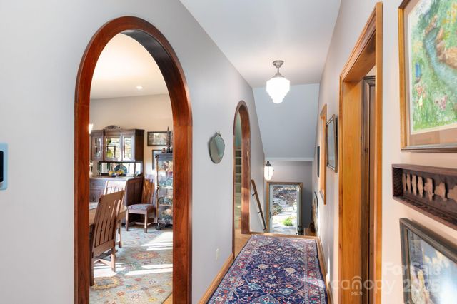 105 Avondale Heights Road, Asheville, NC 28803