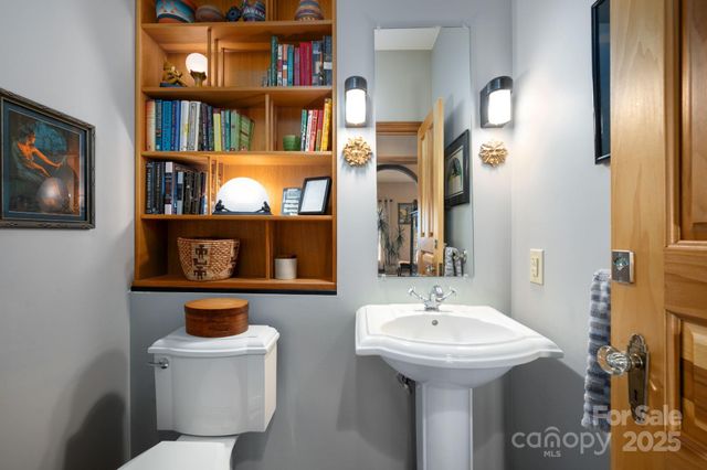 105 Avondale Heights Road, Asheville, NC 28803