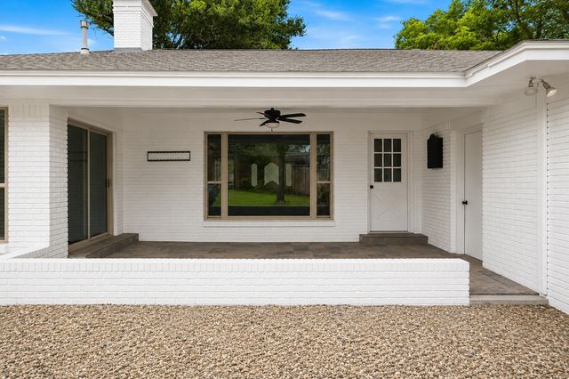 306 Rockbrook Drive, Rockwall, TX 75087