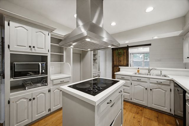 306 Rockbrook Drive, Rockwall, TX 75087