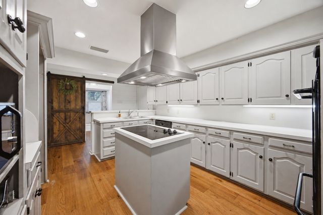 306 Rockbrook Drive, Rockwall, TX 75087