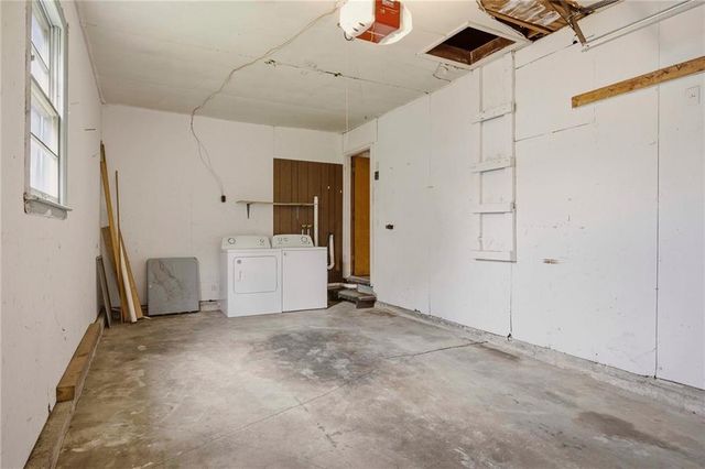 2500 Hillside Drive, Harrisonville, MO 64701