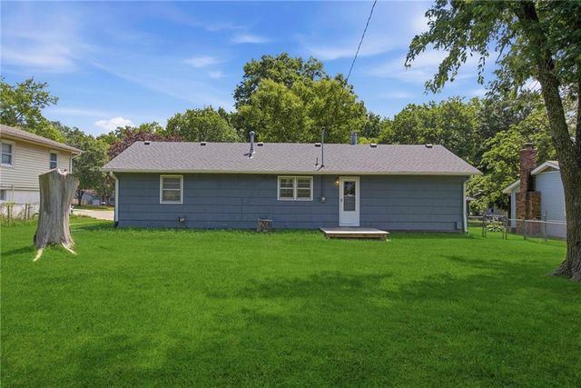 2500 Hillside Drive, Harrisonville, MO 64701