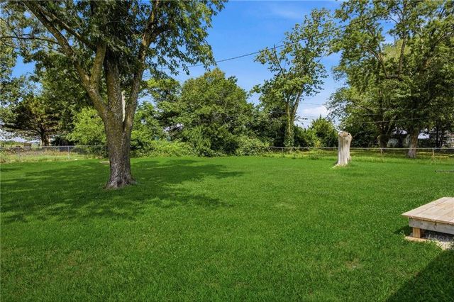 2500 Hillside Drive, Harrisonville, MO 64701