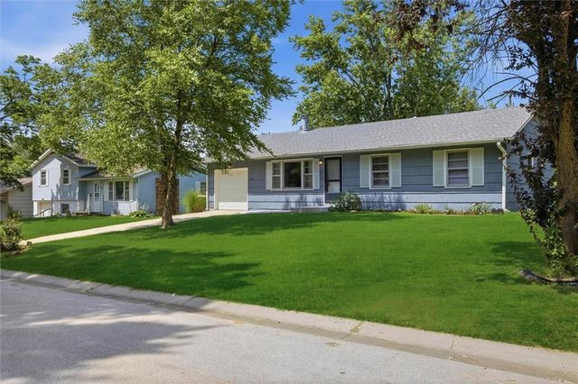 2500 Hillside Drive, Harrisonville, MO 64701