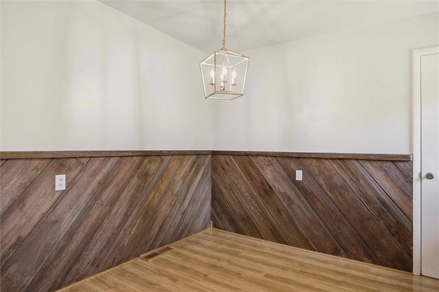2500 Hillside Drive, Harrisonville, MO 64701