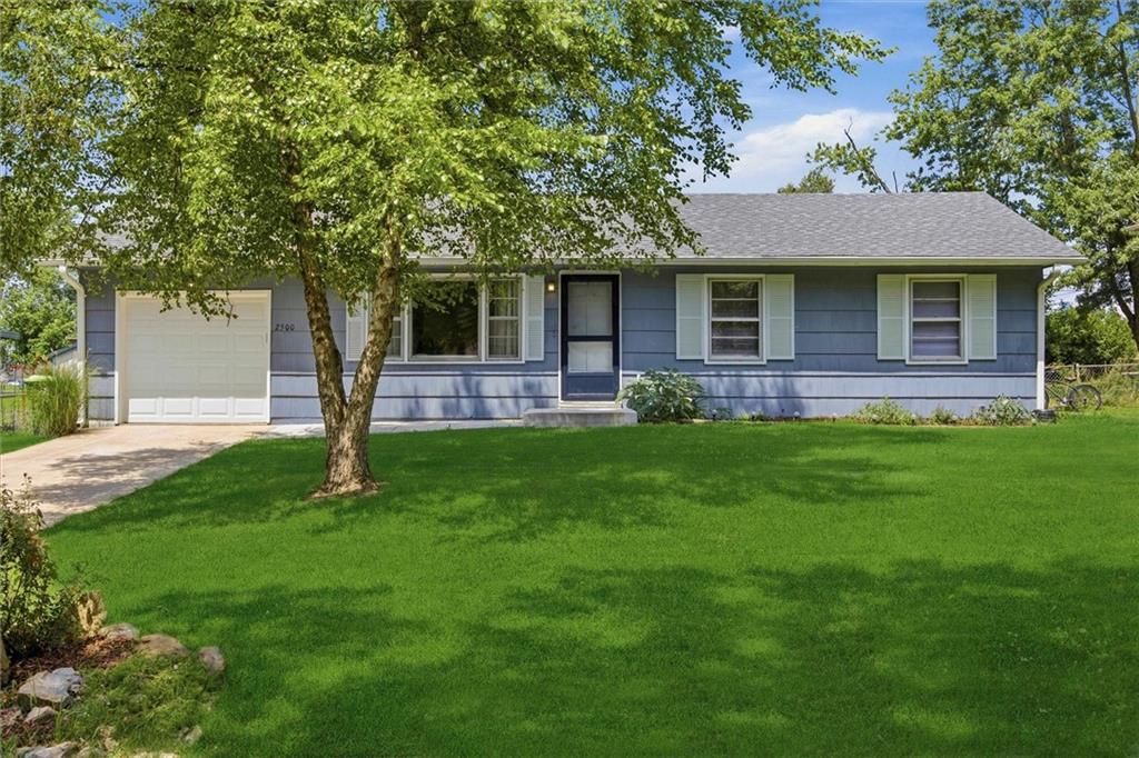2500 Hillside Drive, Harrisonville, MO 64701