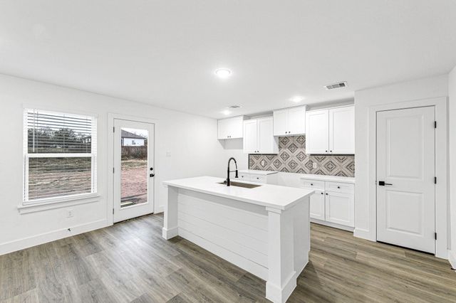 1025 20th Street, Hempstead, TX 77445