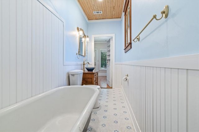 209 W Tahlequah Street, Siloam Springs, AR 72761