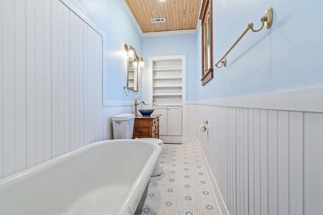 209 W Tahlequah Street, Siloam Springs, AR 72761