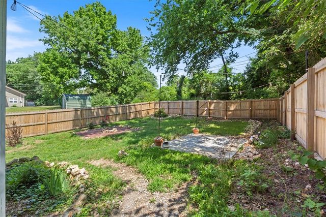 209 W Tahlequah Street, Siloam Springs, AR 72761