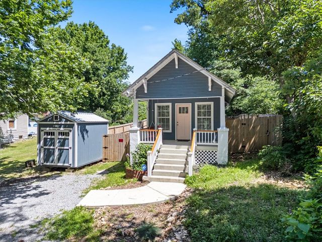 209 W Tahlequah Street, Siloam Springs, AR 72761