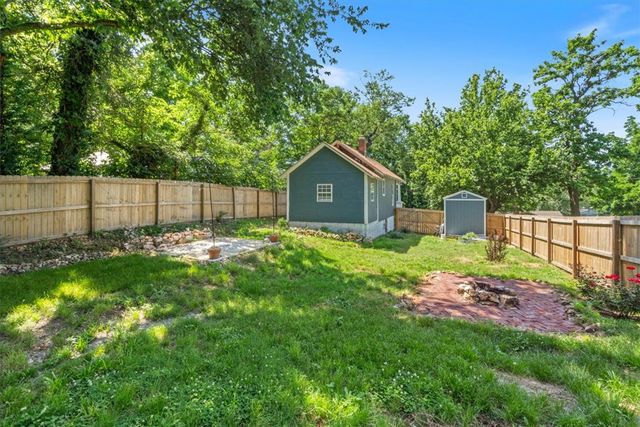 209 W Tahlequah Street, Siloam Springs, AR 72761