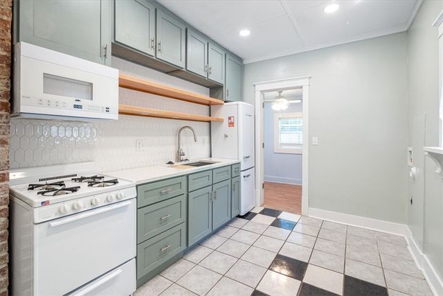 209 W Tahlequah Street, Siloam Springs, AR 72761