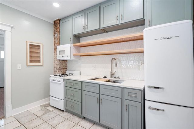 209 W Tahlequah Street, Siloam Springs, AR 72761