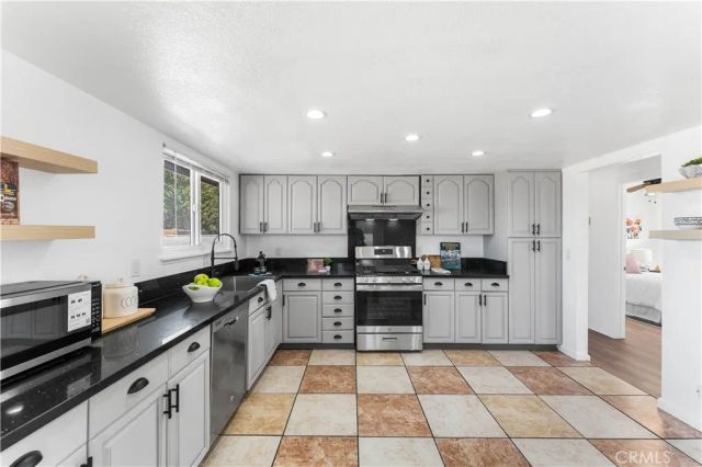 1209 W Avenue H8, Lancaster, CA 93534