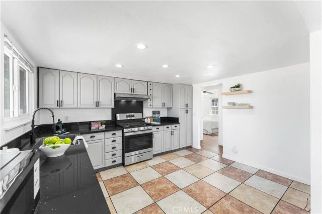 1209 W Avenue H8, Lancaster, CA 93534