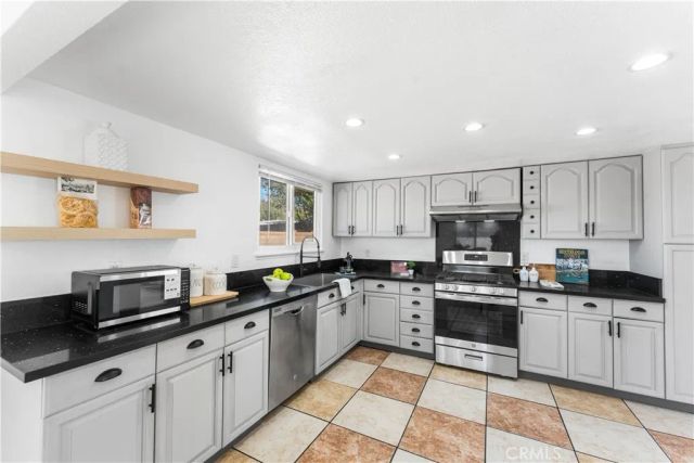 1209 W Avenue H8, Lancaster, CA 93534