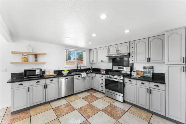 1209 W Avenue H8, Lancaster, CA 93534