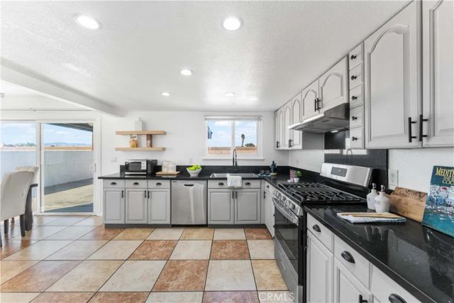 1209 W Avenue H8, Lancaster, CA 93534