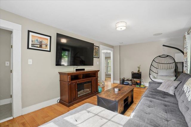 14 9th Street, Nashua, NH 03060