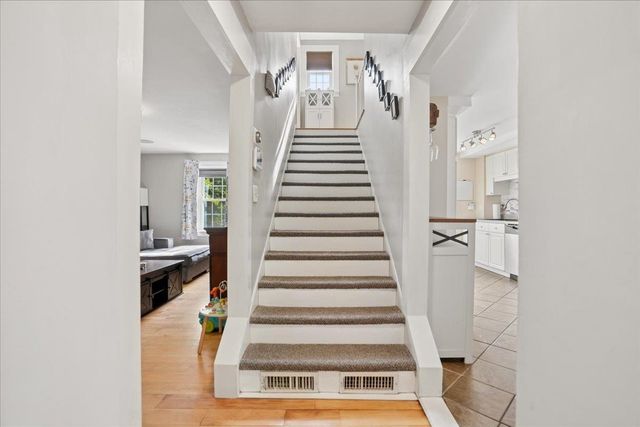 14 9th Street, Nashua, NH 03060