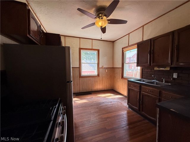 1868 E 34th Street, Lorain, OH 44055