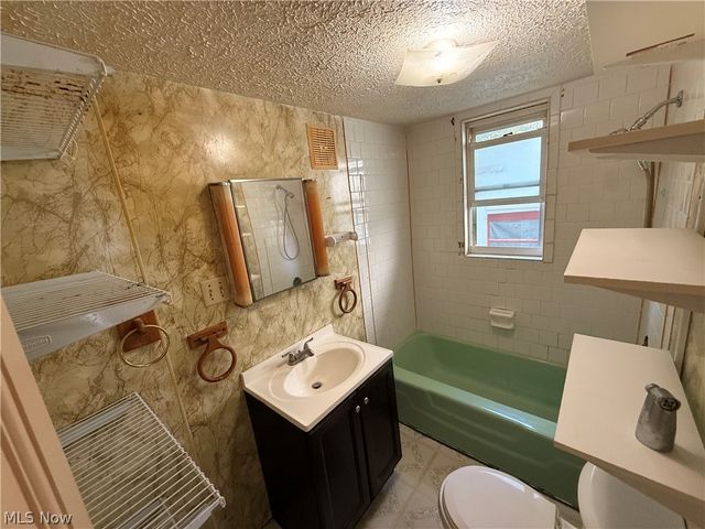 1868 E 34th Street, Lorain, OH 44055