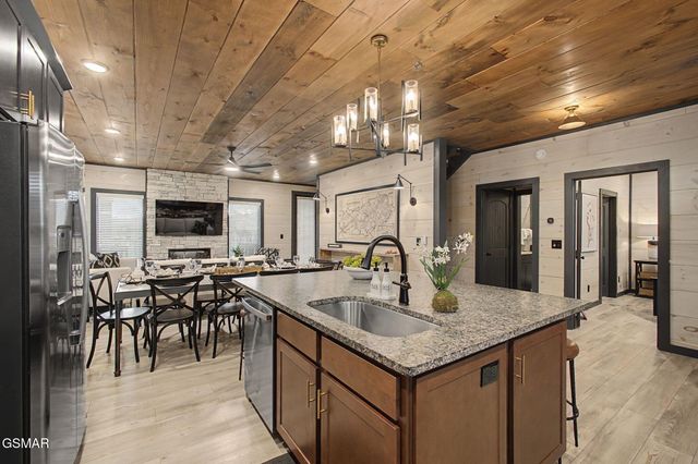 315 Rambling Creek Way, Sevierville, TN 37862