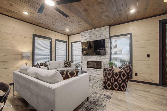 315 Rambling Creek Way, Sevierville, TN 37862