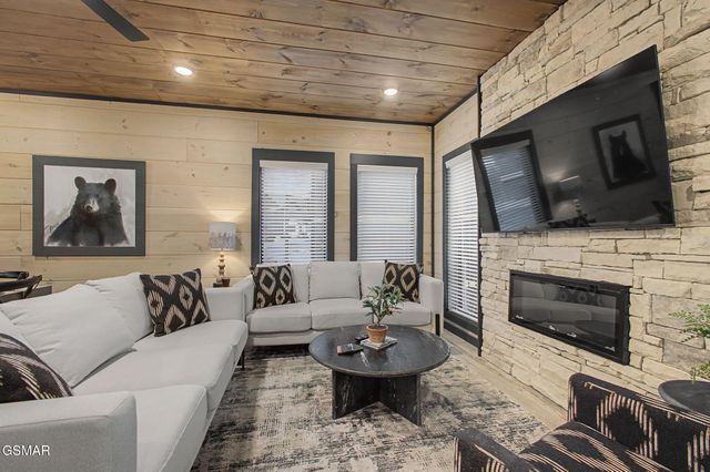 315 Rambling Creek Way, Sevierville, TN 37862