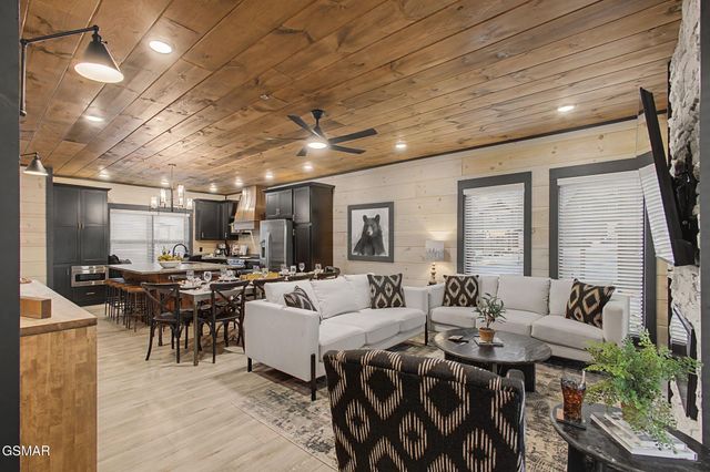 315 Rambling Creek Way, Sevierville, TN 37862