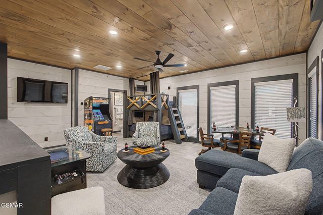 315 Rambling Creek Way, Sevierville, TN 37862