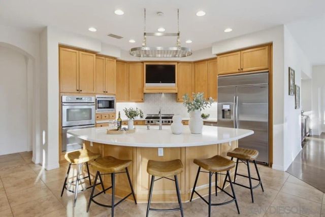 13635 Antelope Station, Poway, CA 92064