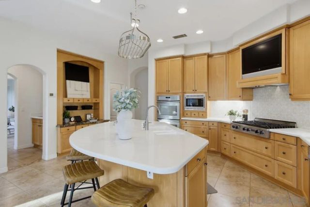 13635 Antelope Station, Poway, CA 92064
