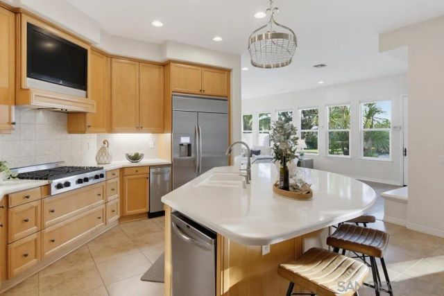 13635 Antelope Station, Poway, CA 92064