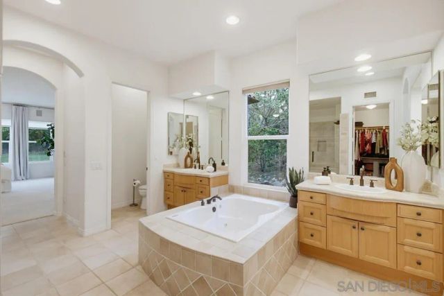 13635 Antelope Station, Poway, CA 92064