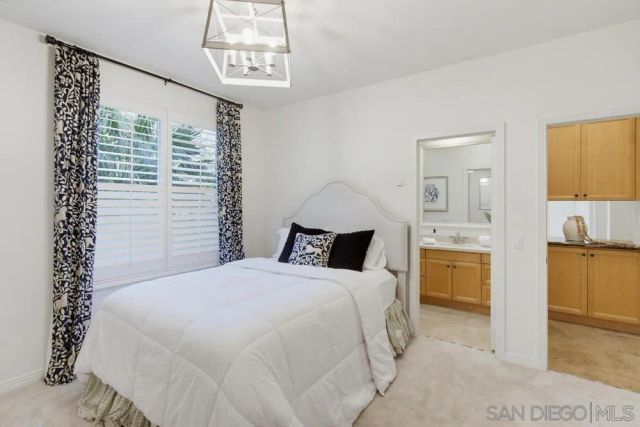 13635 Antelope Station, Poway, CA 92064