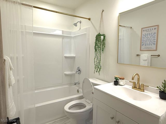 1758 Beechwood, Warren, OH 44483