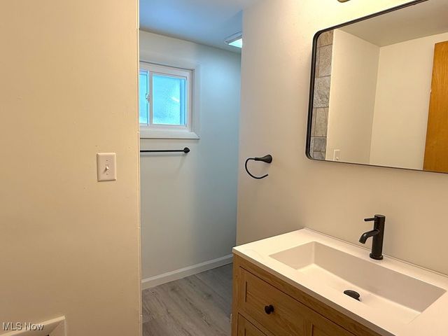 1758 Beechwood, Warren, OH 44483