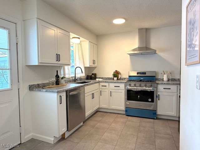 1758 Beechwood, Warren, OH 44483