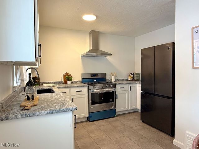 1758 Beechwood, Warren, OH 44483